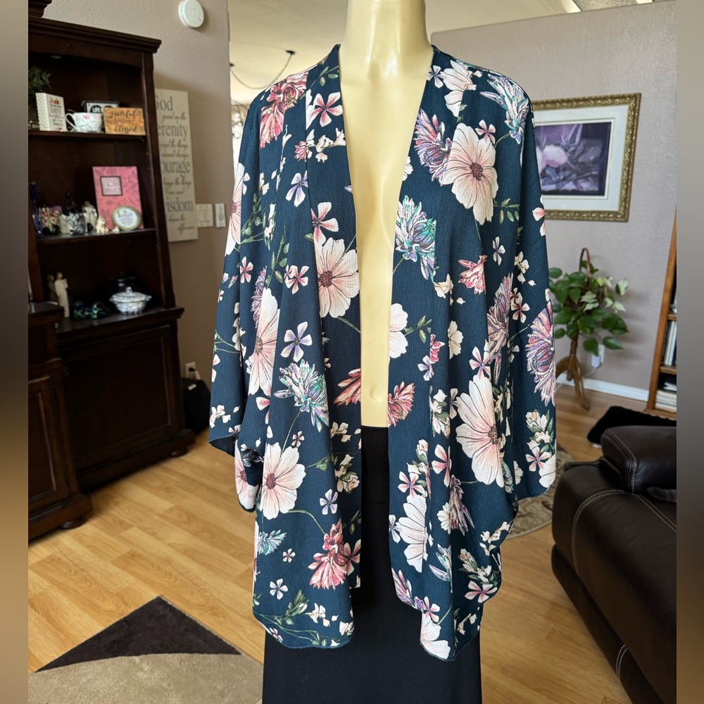 Renee C. floral short sleeve cardigan-size L